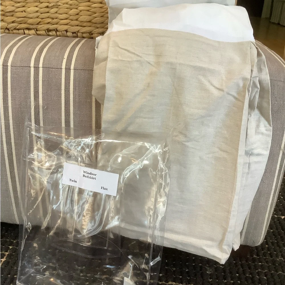 Restoration hardware bedskirt❤️❤️❤️❤️